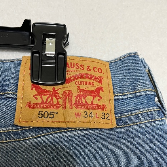 Levi's Men's Jeans 505 Regular Fit Straight Leg Light Wash Size 34 x 32 - Picture 5 of 15